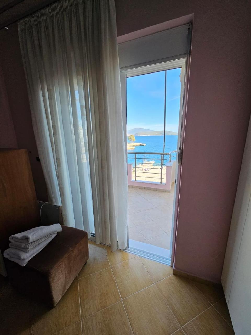 Leon Sea View Apartment Sarandë Exteriör bild