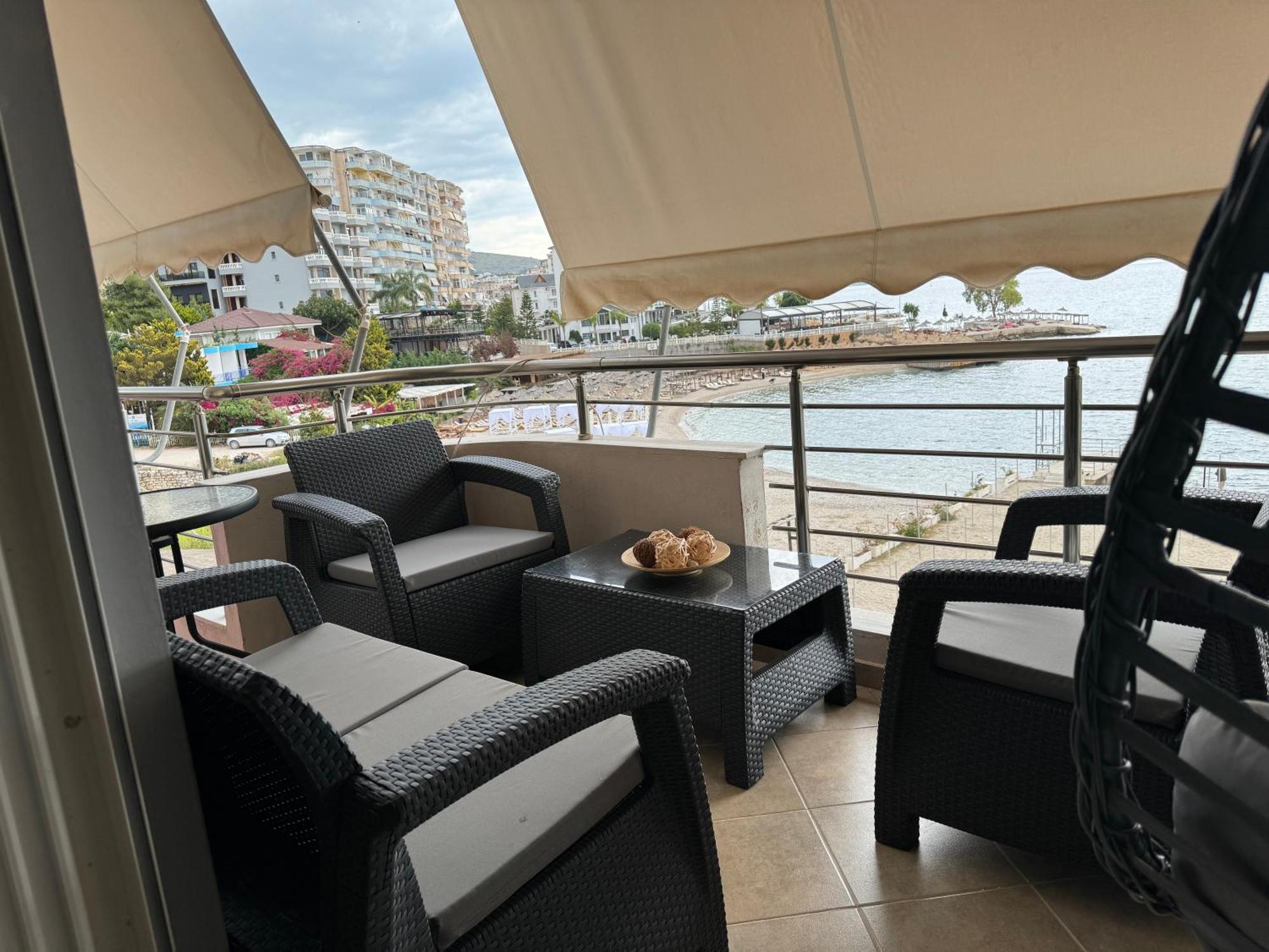 Leon Sea View Apartment Sarandë Exteriör bild