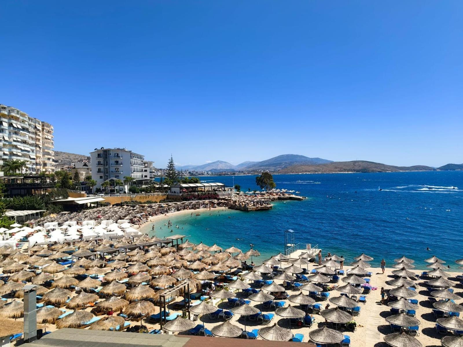 Leon Sea View Apartment Sarandë Exteriör bild